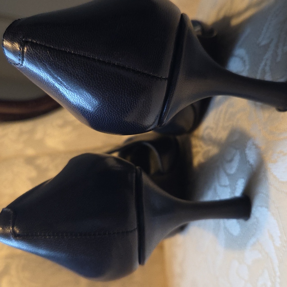 Ralph Lauren Elegant Navy Blue Leather Pumps SZ 8 - Worn Once - Picture 7 of 15